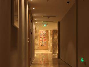 Hotel Yitel West Yan'an Road 4*